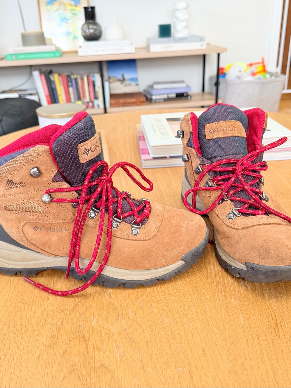 Columbia Women’s Waterproof Suede Hiking Boots Brown/Red Size 9.5 - Picture 3 of 6